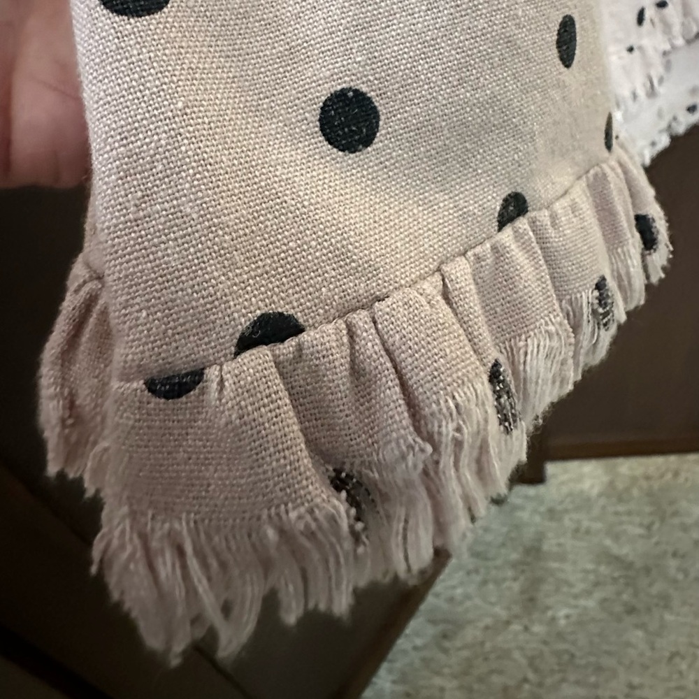 Linen - Picture 3 of 6